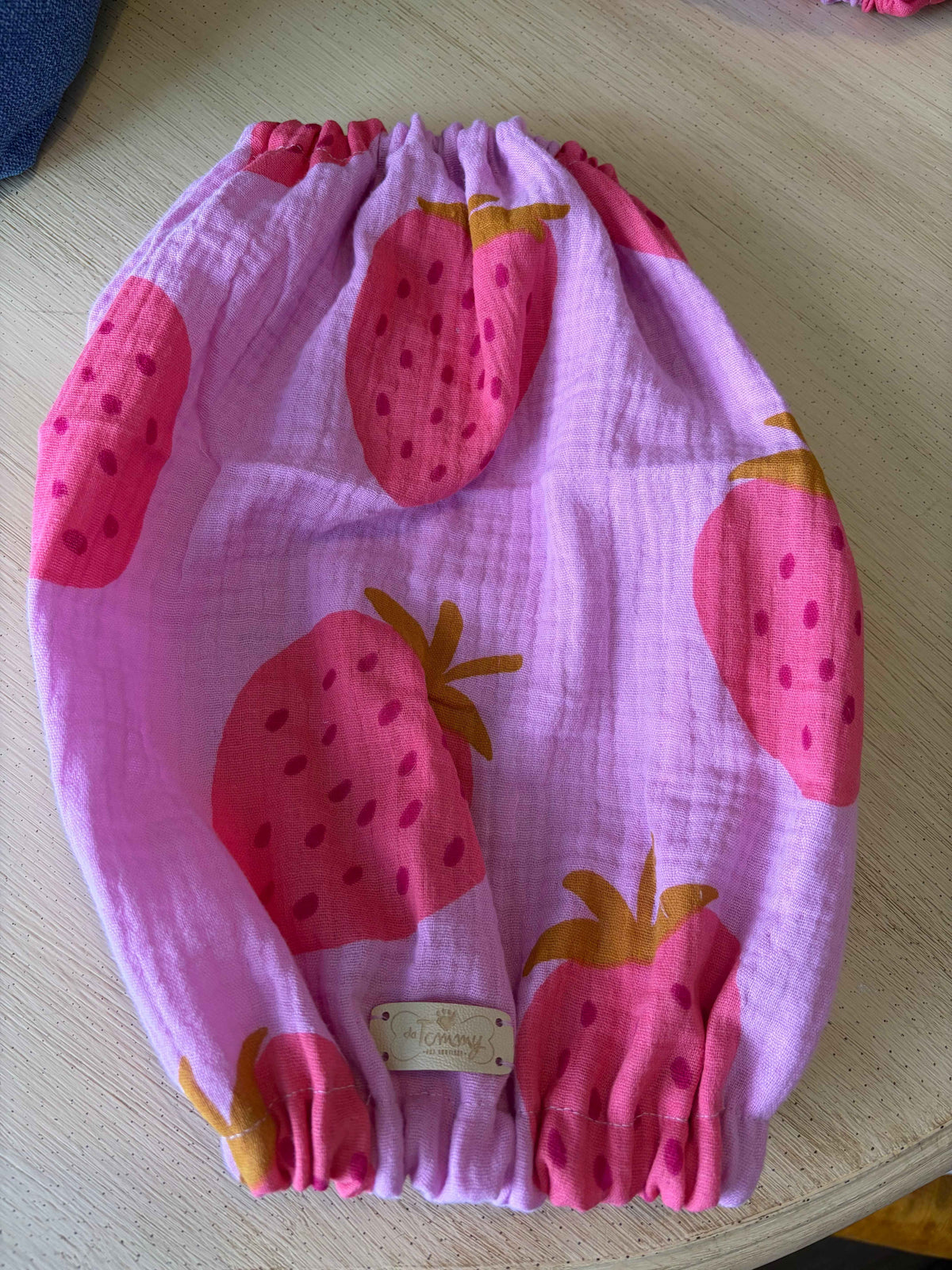 Paraorecchie Estivi in Mussolina 'Fragole' - Da Tommy Pet Boutique
