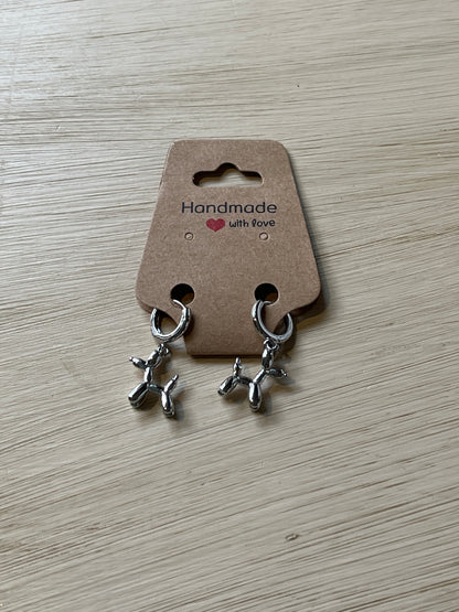 orecchini a cerchietto argentati con poodle